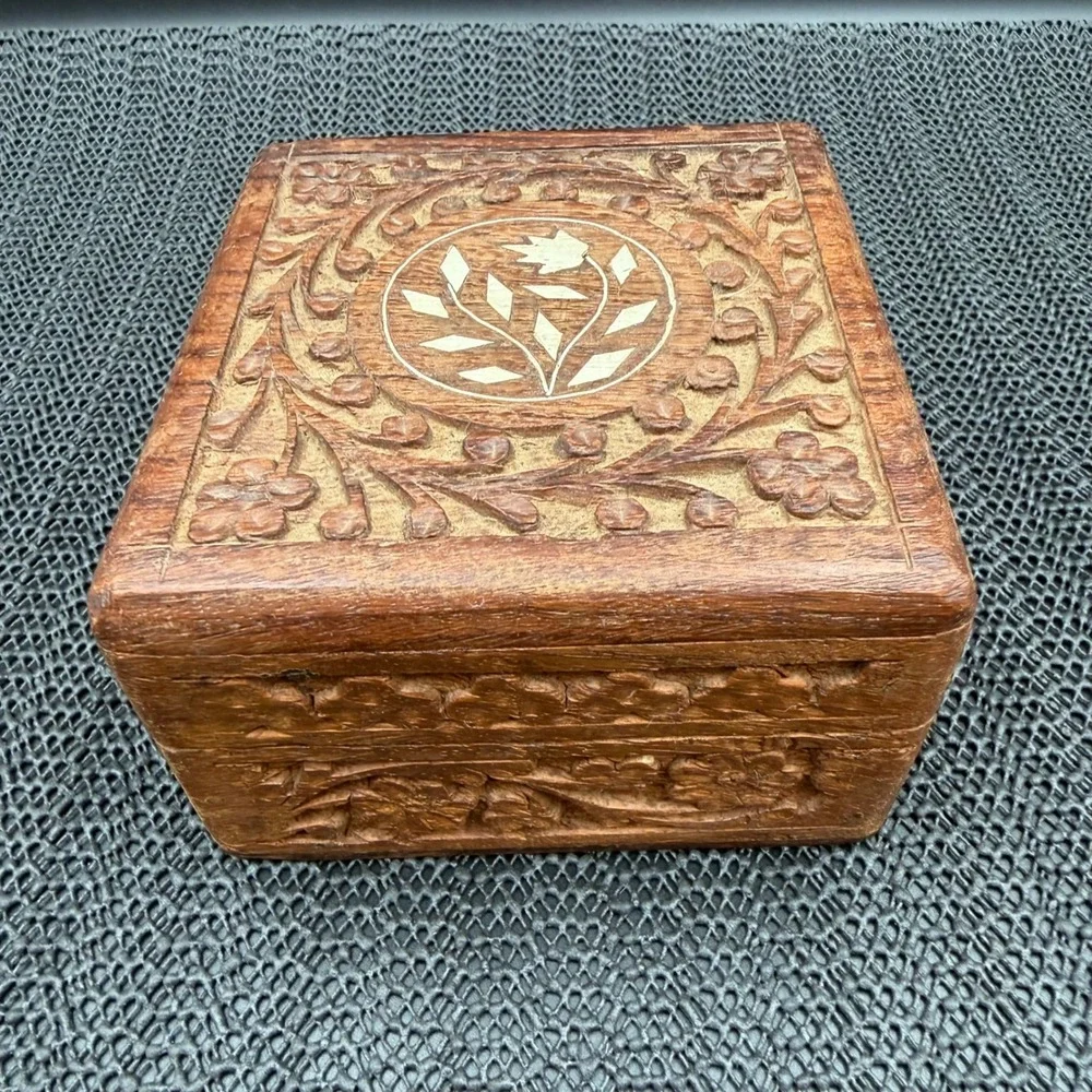 Hand Carved Wooden Trinket Box Floral Inlay Hinged Jewelry Keepsake Box 4x4